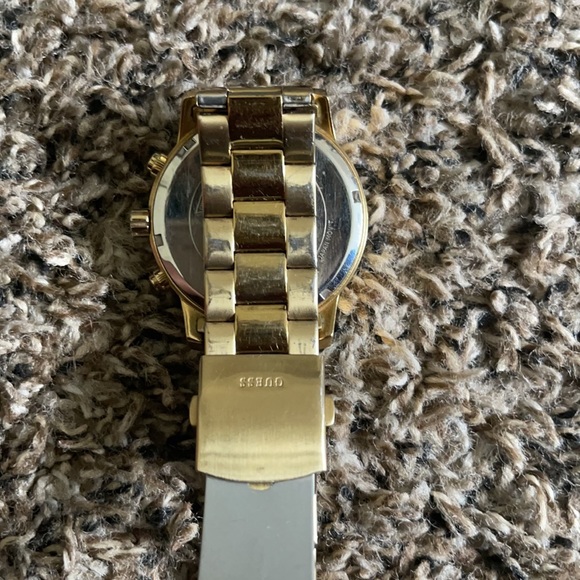 Guess Watch-Needs Batt - Picture 2 of 3